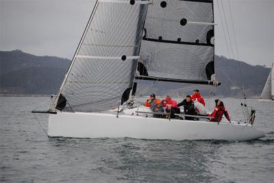 "Salaño Dos" en A Dos y "Fend-la-Bise" en Crucero-Regata, primeros campeones del Trofeo Repsol del RCN Vigo